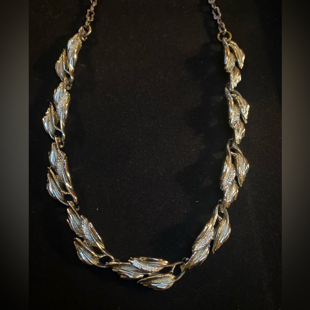 Three Leaf Vintage Foliage Silver Tone Chain Choker Necklace Unknown Maker